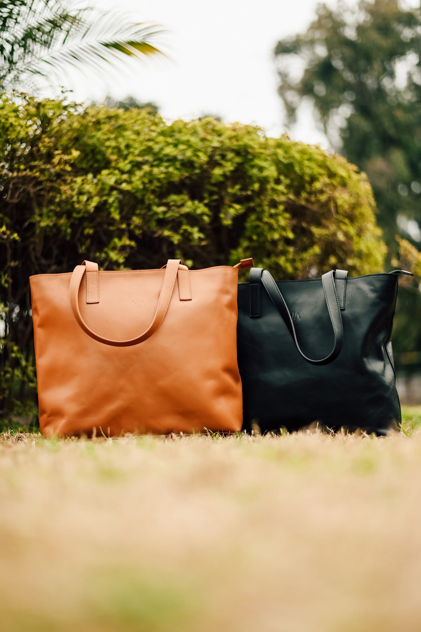 Zipper Leather Tote Black